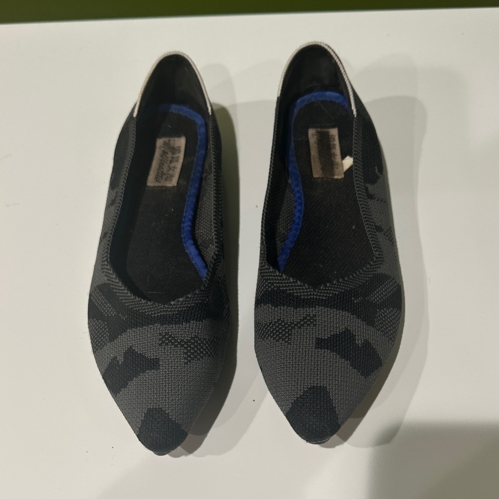 Black and Gray Women’s Pointed Toe Flats